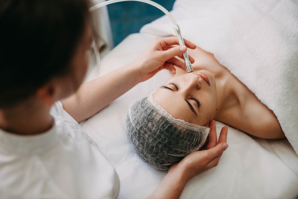 somon dna cilt gençleştirme tedavisi kadın hasta.